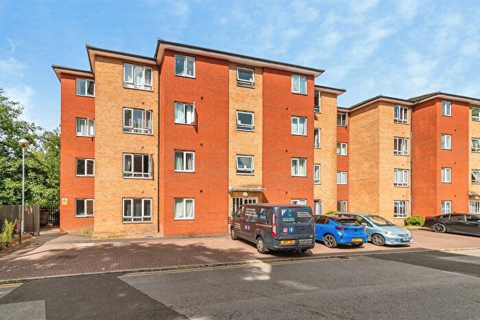 2 Bedroom Flat For Sale In Player Street, Nottingham, NG7