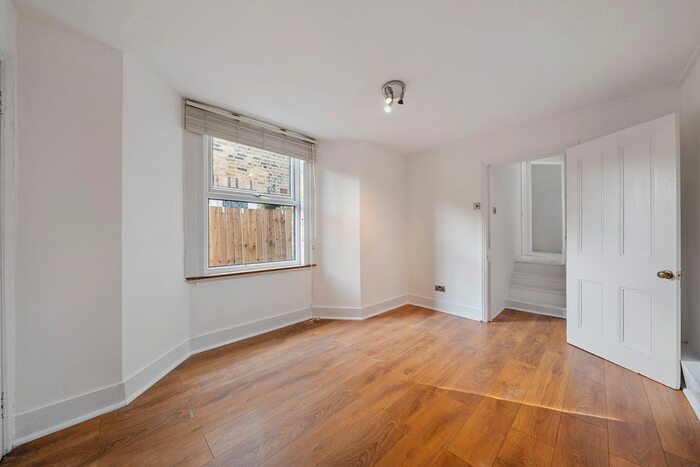 2 Bedroom Flat For Sale In Felix Road, London, W13