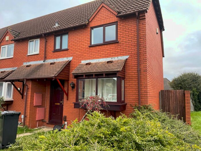 2 Bedroom End Of Terrace House To Rent In Oaktree Crescent, Bristol, BS32