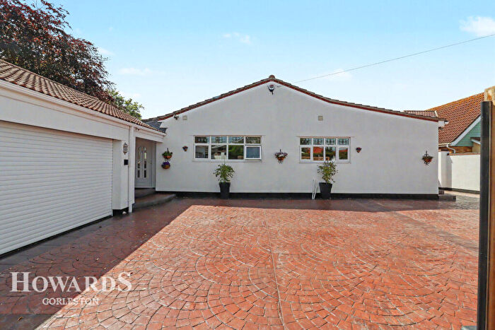 4 Bedroom Detached Bungalow For Sale In Cliff Lane, Gorleston, NR31