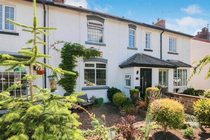 2 Bedroom Cottage For Sale In Midland Cottages, Royston, Barnsley, S71