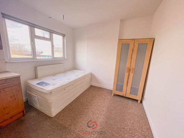 Studio To Rent In Wesley Avenue, Park Royal, London 7Bl NW10