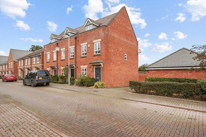 3 Bedroom Town House To Rent In Rondetto Avenue Newbury, RG14