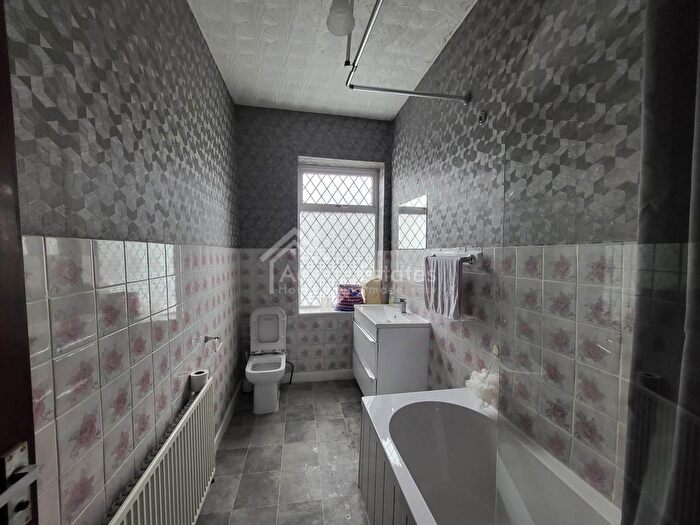 3 Bedroom Terraced House For Sale In Wharf Street, Dewsbury, WF12