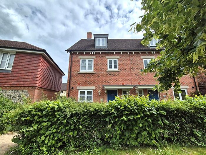 4 Bedroom Town House To Rent In Picket Twenty Way, Andover, SP11