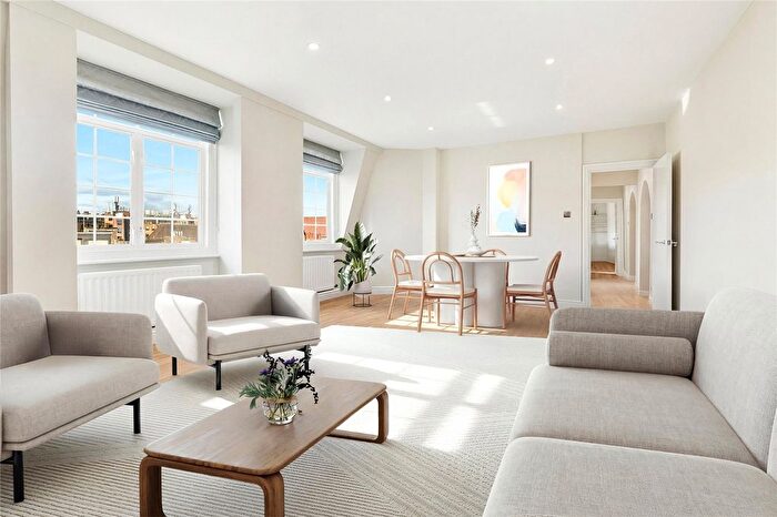 3 Bedroom Flat To Rent In Harrowby Street, London, W1H