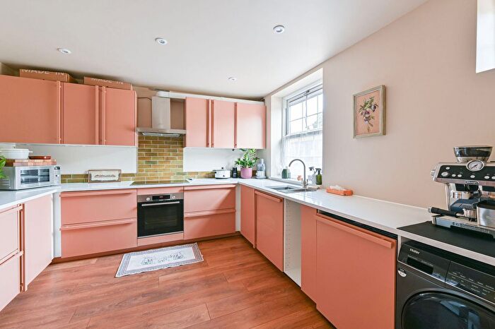 3 Bedroom Flat For Sale In Mandeville House, Clapham, London, SW4