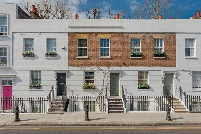 2 Bedroom Flat To Rent In Walton Street, London, SW3