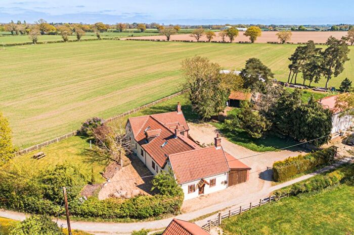 4 Bedroom Detached House For Sale In Spacious Bawdeswell Home Set In Approximately . Acres (Stms) Beside Bylaugh Woods, NR20