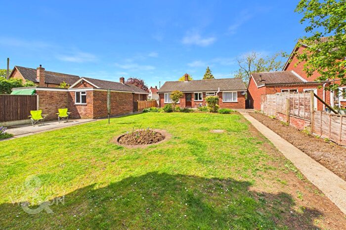 3 Bedroom Detached Bungalow For Sale In Norwich Road, Tacolneston, Norwich, NR16