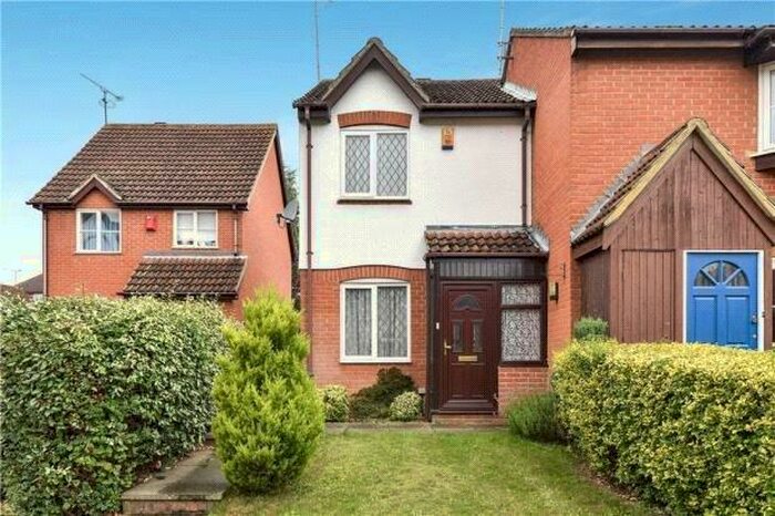 2 Bedroom Semi-Detached House To Rent In Littlebrook Avenue, Slough, Berkshire, SL2