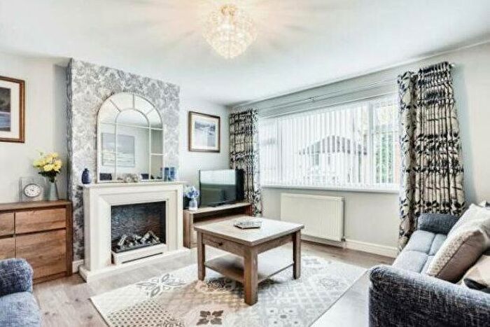 2 Bedroom Bungalow To Rent In Wrenthorpe Road, Wakefield, WF2