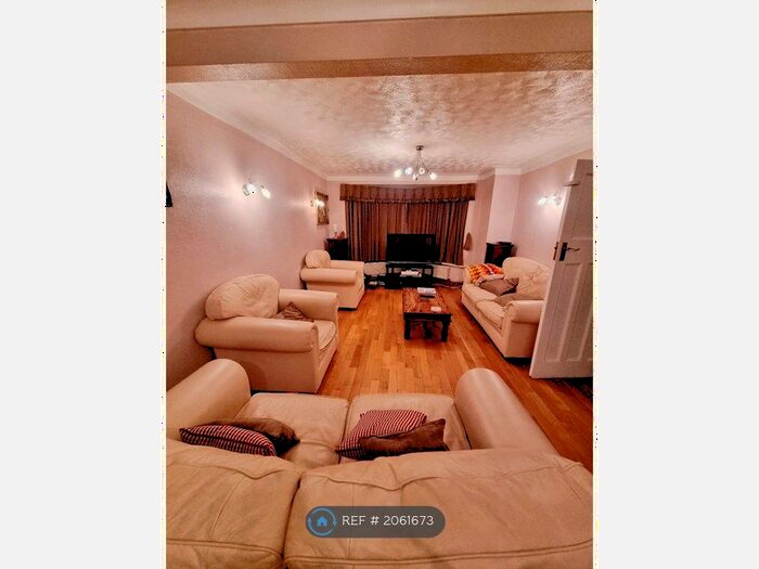 3 Bedroom Semi-Detached House To Rent In Selhurst Road, London, N9