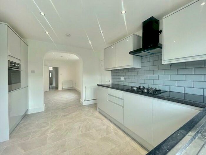 4 Bedroom Semi-Detached House To Rent In Knox Road, Forest Gate, E7