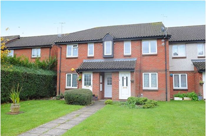 1 Bedroom Flat To Rent In Wheatsheaf Close, Northolt, Middlesex, UB5