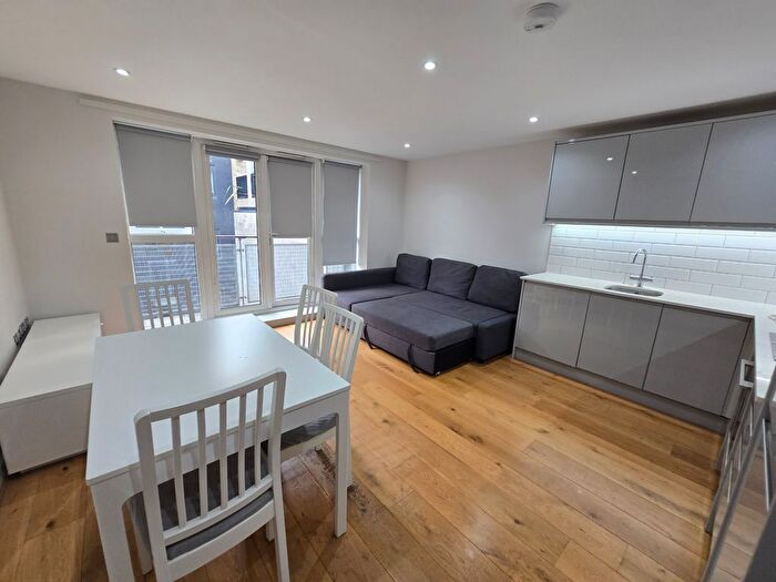 2 Bedroom Flat To Rent In Great Suffolk Street, London, SE1