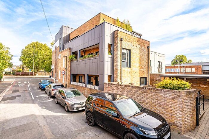 2 Bedroom Flat For Sale In Orchard Road, Richmond, TW9