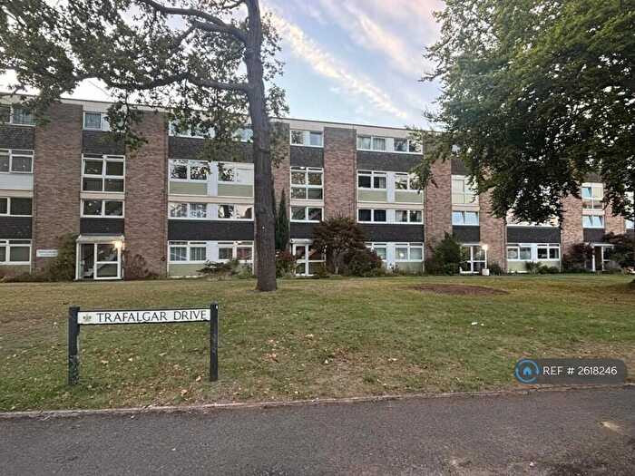 2 Bedroom Flat To Rent In Trafalgar Drive, Walton-On-Thames, KT12