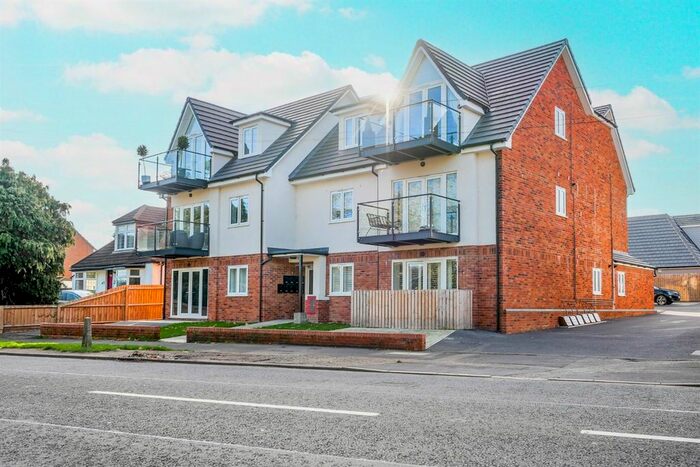 2 Bedroom Flat To Rent In Kiln Road, Hadleigh, Benfleet, SS7