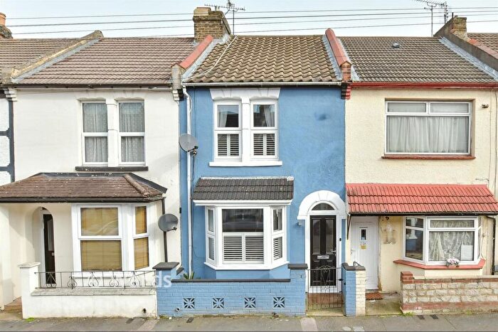 3 Bedroom Terraced House For Sale In Livingstone Road, Gillingham, Kent, ME7