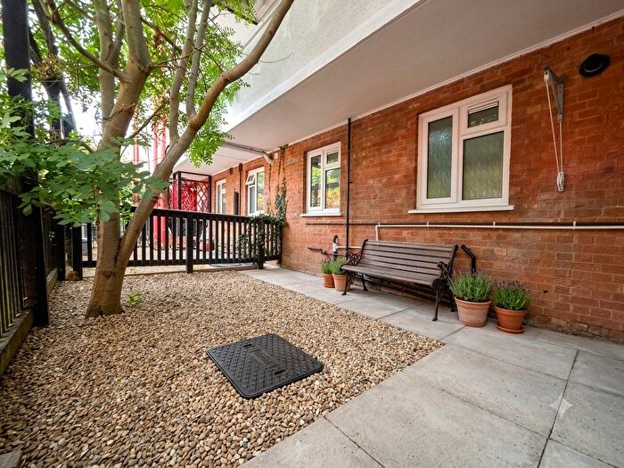 1 Bedroom Maisonette For Sale In Wydeville Manor Road, Lee, Lewisham, London, SE12