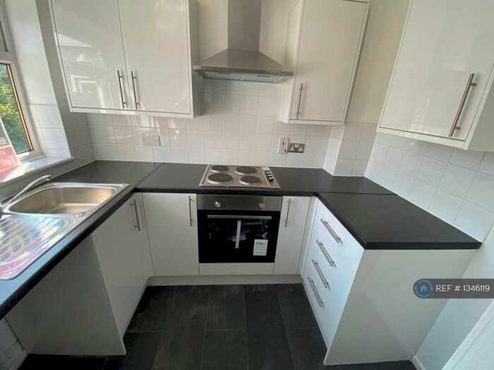 2 Bedroom End Of Terrace House To Rent In Pennine Road, Bromsgrove, B61