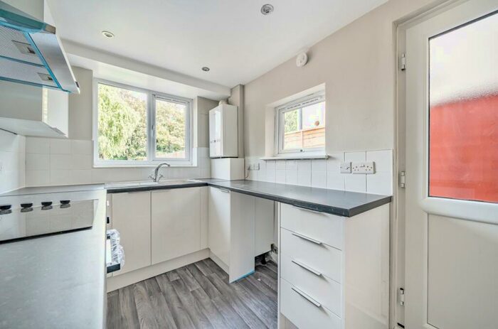 2 Bedroom End Of Terrace House To Rent In London Road Stone, DA2