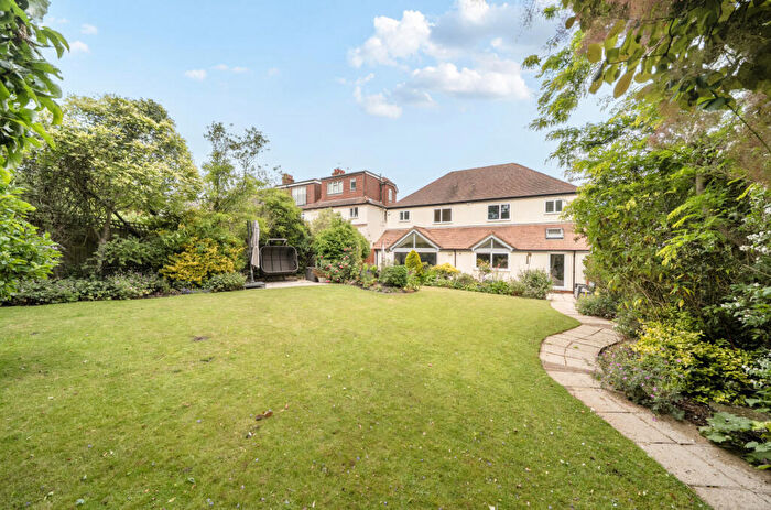 5 Bedroom Detached House For Sale In Manor Road, Barnet, EN5