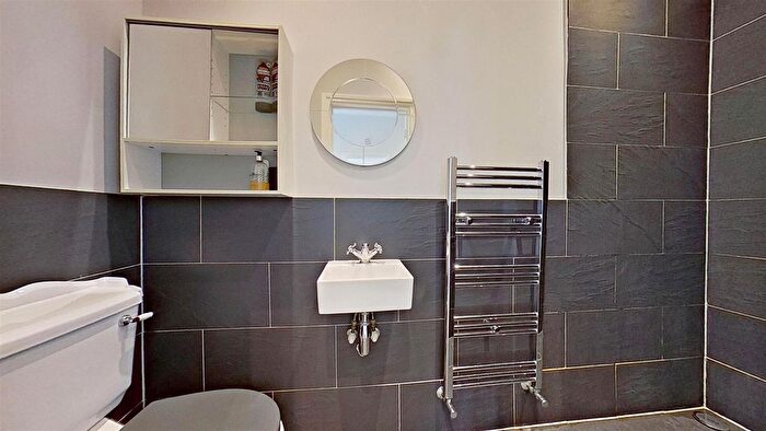 1 Bedroom Flat For Sale In Franche Court Road, London, SW17