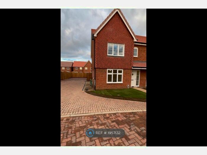 3 Bedroom Semi-Detached House To Rent In Trinder Road, Wokingham, RG41