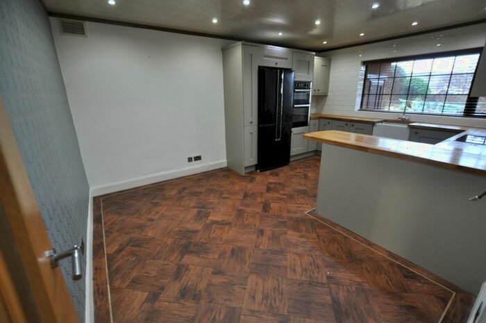 4 Bedroom Bungalow For Sale In Wynne Grove, Denton, M34