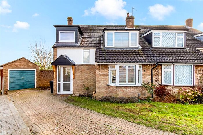 3 Bedroom Semi-Detached House For Sale In Woodview, Cuffley, EN6