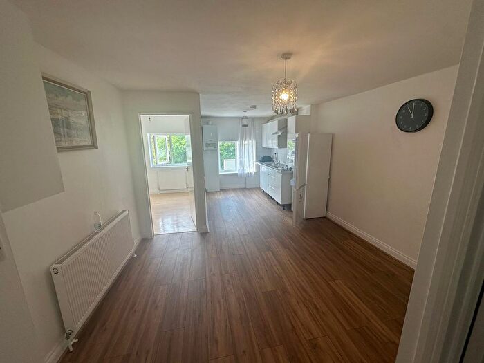 3 Bedroom Flat To Rent In Church Street, Edmonton, N9