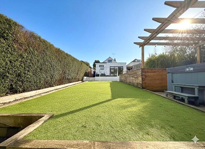 4 Bedroom Detached Bungalow For Sale In Upper St. Helens Road, Hedge End, SO30