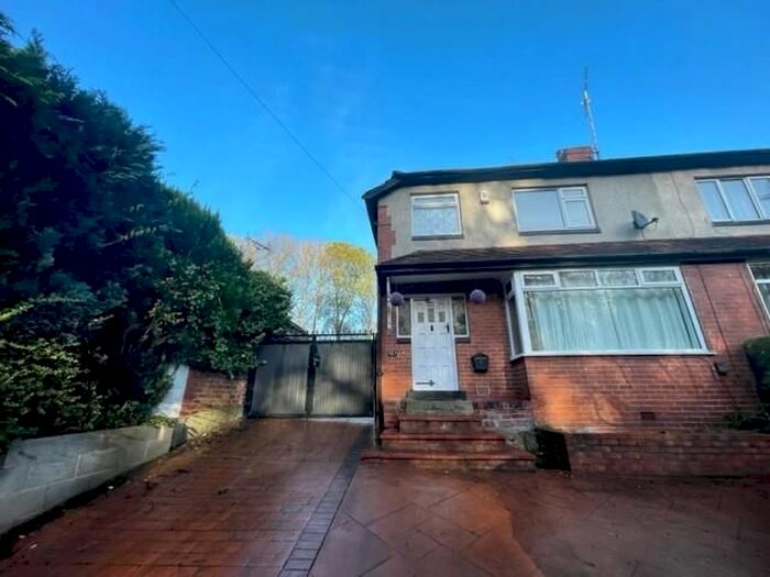 3 Bedroom Semi-Detached House To Rent In Ring Road, Leeds, LS17
