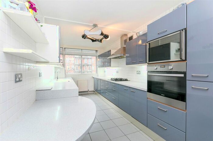 3 Bedroom Flat To Rent In Century Court, Grove End Road, NW8