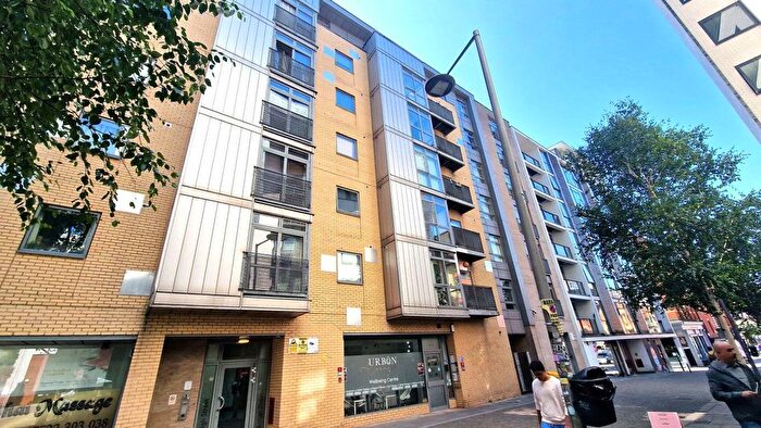 1 Bedroom Flat To Rent In Garden House, High St, M4