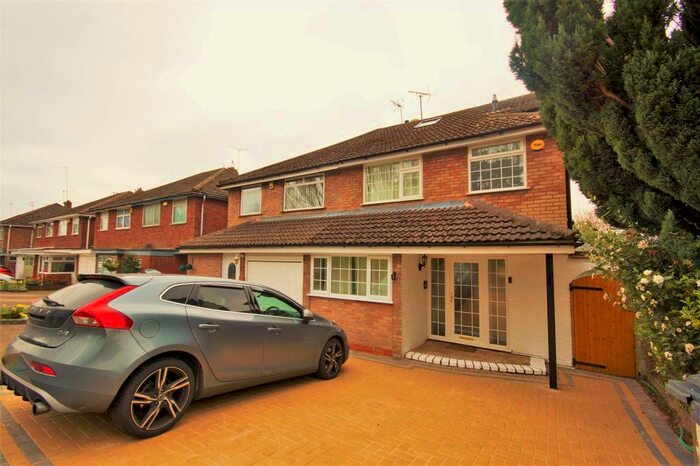 4 Bedroom House To Rent In Redwood Road, Birmingham, B30
