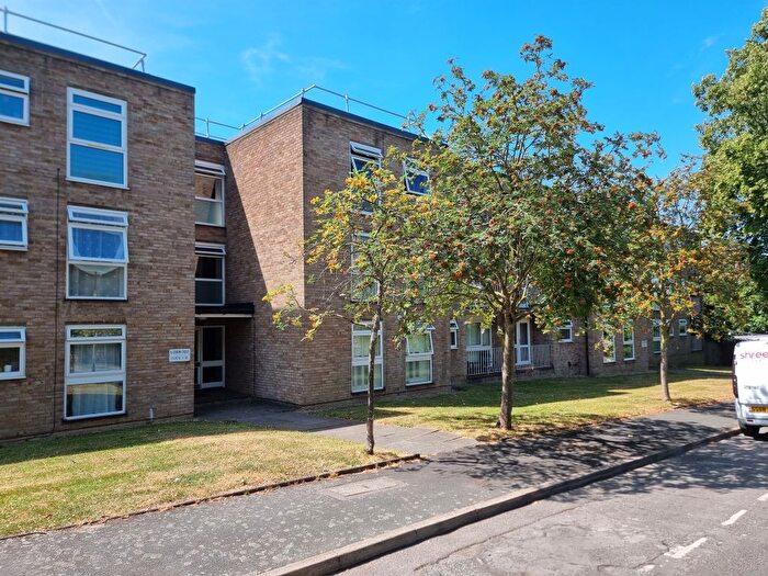 2 Bedroom Flat For Sale In Eaton Road, Sutton, SM2