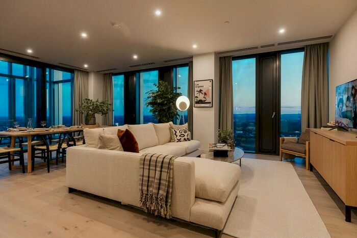 3 Bedroom Penthouse To Rent In Broad Street, Birmingham, B15