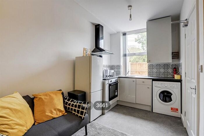 2 Bedroom Town House To Rent In A Lincoln Street, Old Basford, Nottingham, NG6