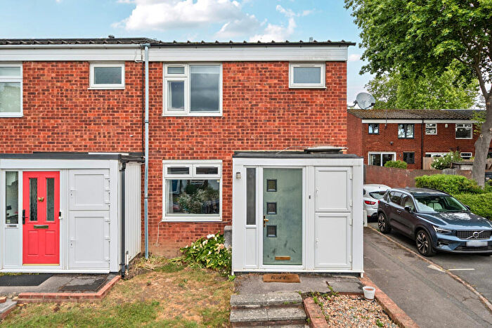 3 Bedroom Terraced House For Sale In Quaggy Walk, London, SE3