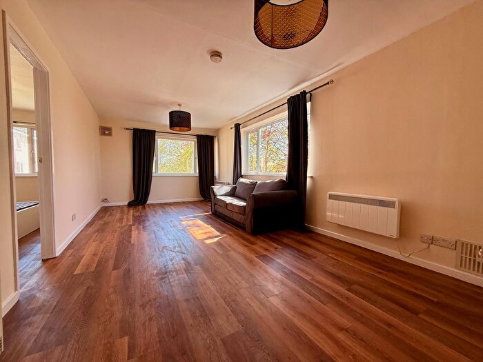 2 Bedroom Flat To Rent In Malcolm Close, Nottingham, NG3