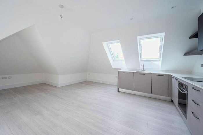 2 Bedroom Flat To Rent In Hyde Road, Croydon, South Croydon, CR2