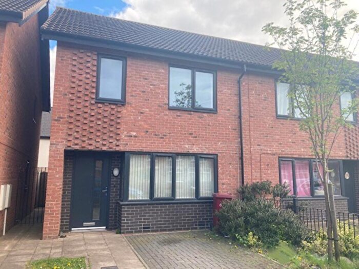 3 Bedroom House To Rent In Cottage Beck Road, Scunthorpe, DN16