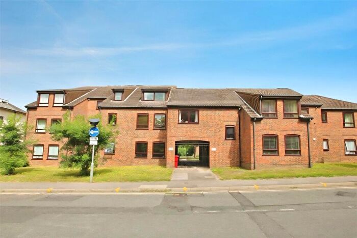 2 Bedroom Apartment For Sale In Station Road, Wokingham, Berkshire, RG40