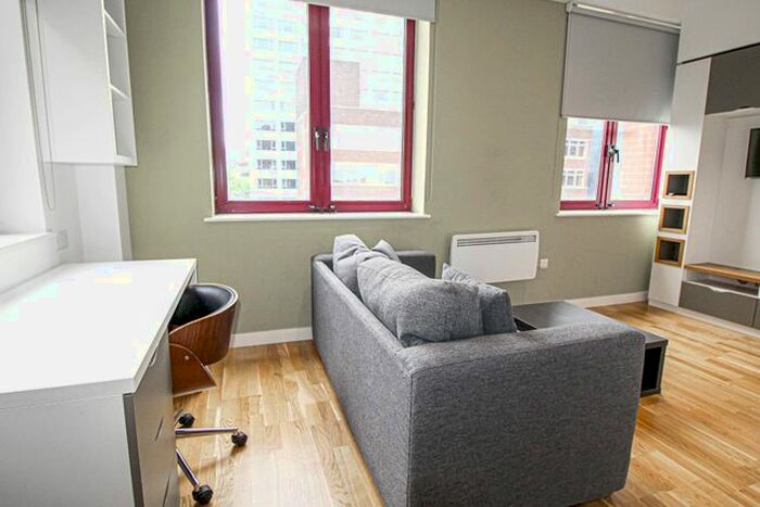 1 Bedroom Flat To Rent In Wade Lane, Leeds, LS2