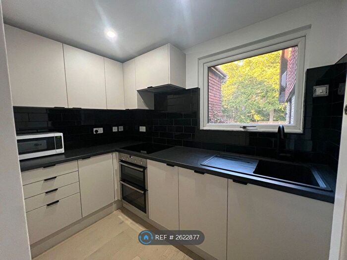 3 Bedroom Flat To Rent In Sandy Way, Cobham, KT11
