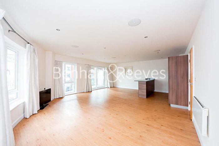 2 Bedroom Apartment To Rent In Boulevard Drive, Colindale, NW9