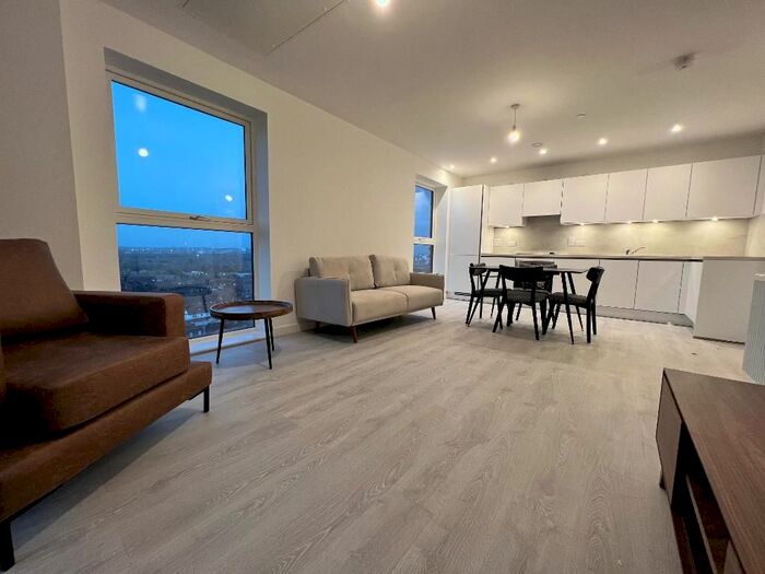 2 Bedroom Flat To Rent In Western Avenue, East Acton, London, W3